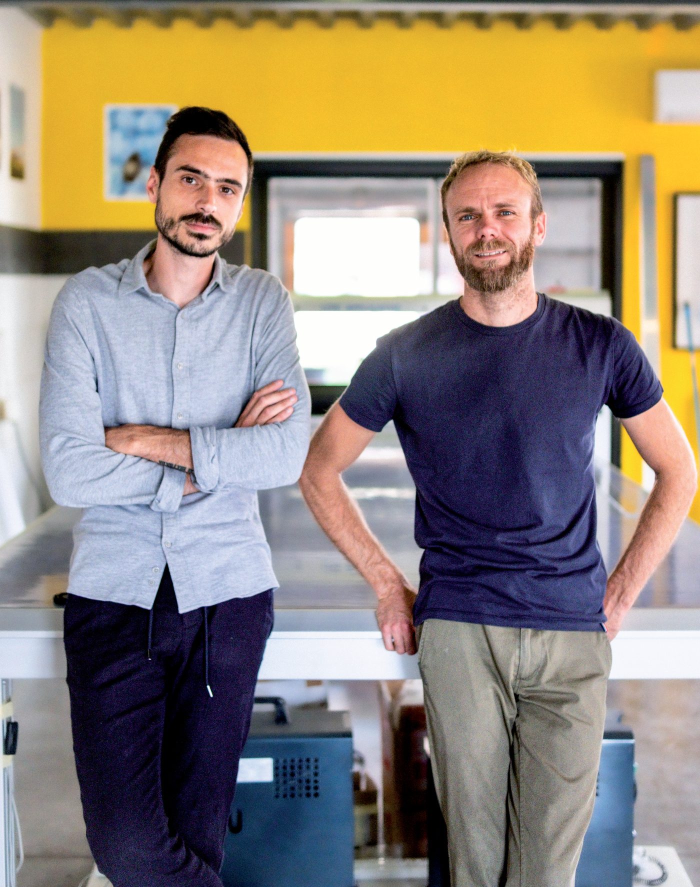 Maxime et Théo, fondateurs de MT Print, dans leur atelier