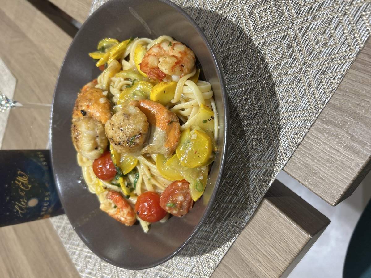 Pâtes aux crevettes et légumes, notes d'Asie et accent méditerranéen